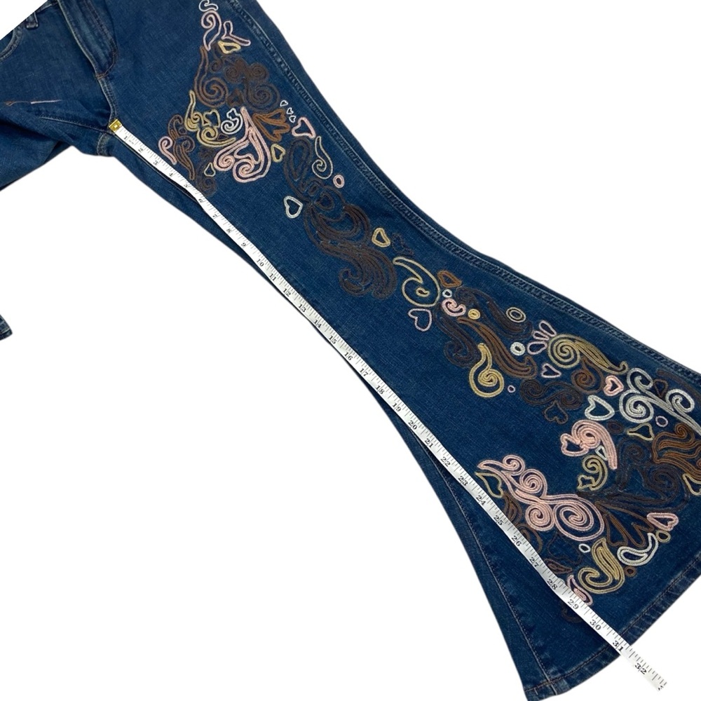 NWT Wrangler x Lainey Wilson Wildflower Embroidered Jeans Bell Bottom 25 - Picture 11 of 15